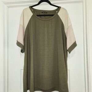 BloomChic Olive and Blush Colorblock Tee Size 26